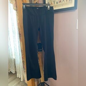 GAIAM sz small black leggings new condition , flare leg